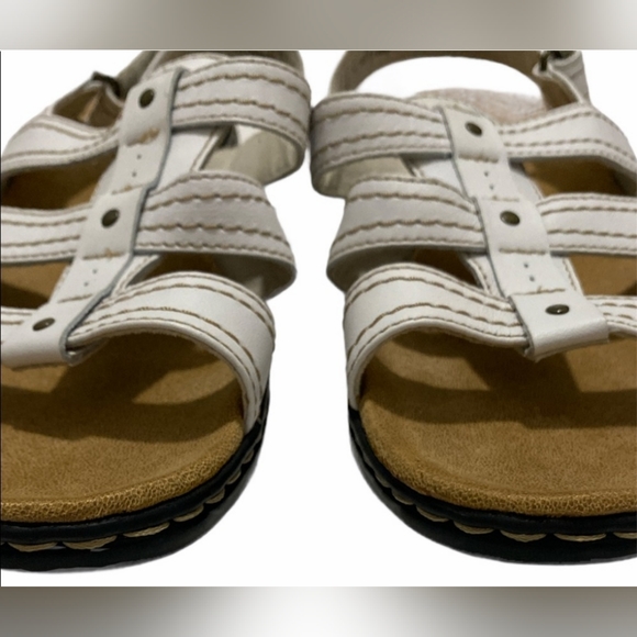 Clarks Collection Leisa Daisy white strap sandals - Picture 4 of 5